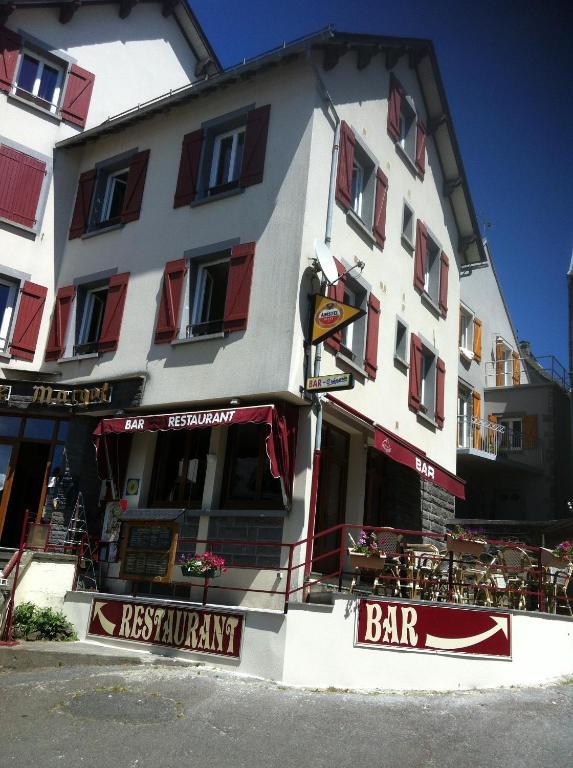 Hotel Restaurant La Reine Margot La Tour-dʼAuvergne Exterior foto